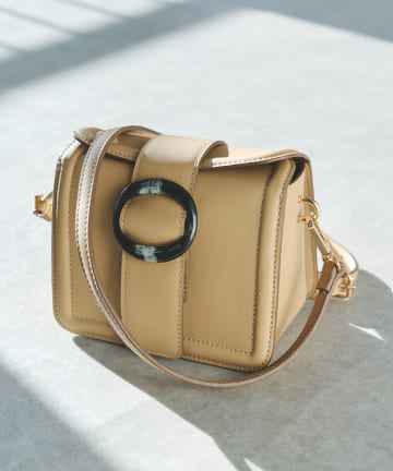 スクエア―レザーショルダーバッグ