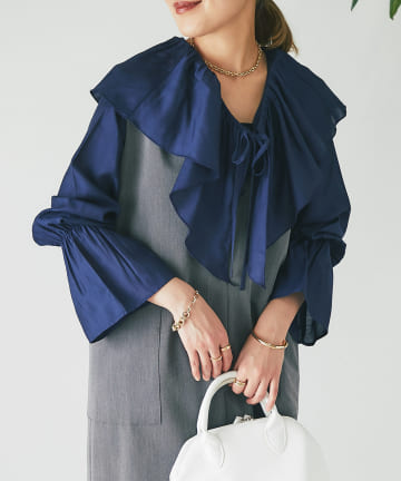 un dix cors(アンディコール) 光沢フリルブラウス