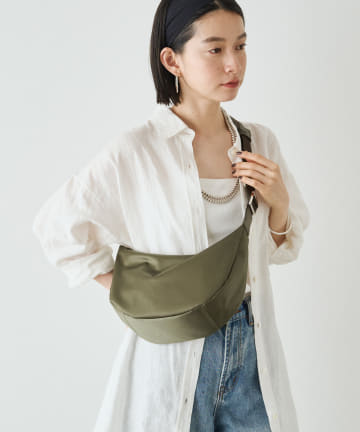 russet(ラシット) [本体重量：200g／撥水素材]【名品】ナイロンラウンドショルダーバッグ
