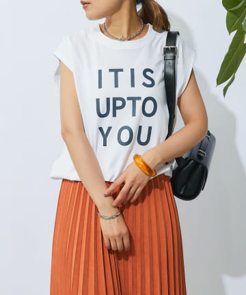 《着回しやすい・着心地さらっと》ロゴノースリカットソー