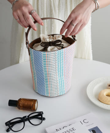 【夏コーデのアクセントに♪】ストライプバケットバッグ