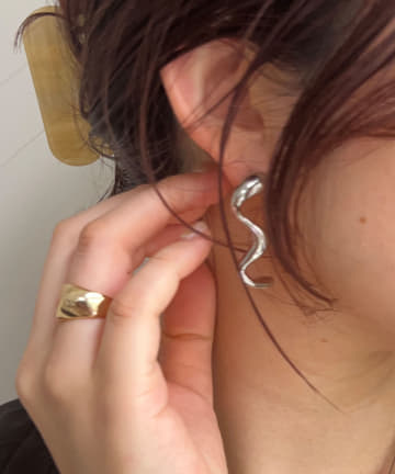 【抜け感◎】ナミナミピアス
