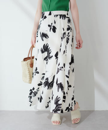 natural couture(ナチュラルクチュール) モノトーン花柄フレアスカート