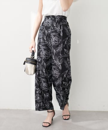 natural couture(ナチュラルクチュール) ブッチャー線画花柄タックパンツ