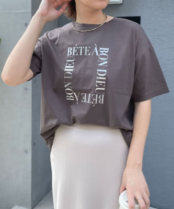 Jena　espace merveilleux(ジェナ　エスパスメルヴェイユ) 箔プリントロゴTシャツ