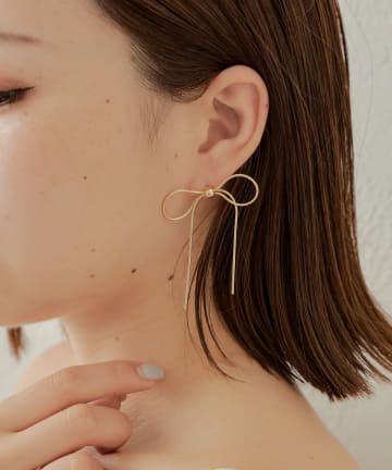 ロングメタルリボンピアス