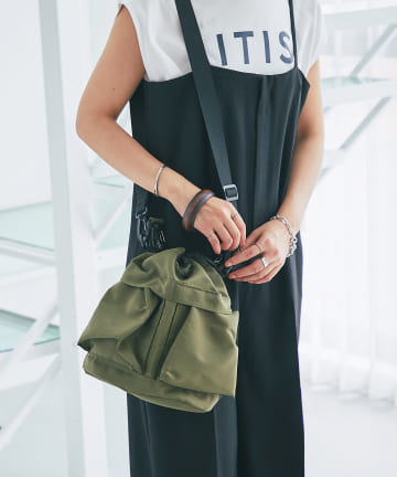 アウトポケットショルダーバッグ