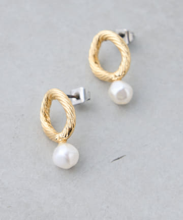 ネジレリングパールピアス