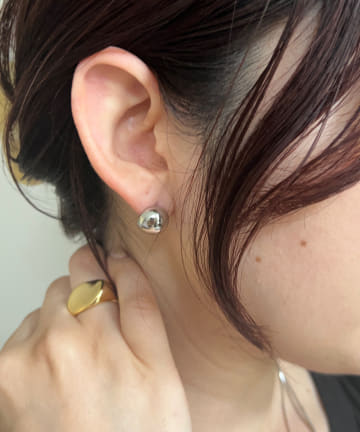 【スタイリングのポイントに】ドットピアス