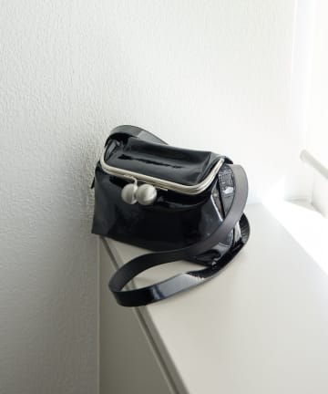 ear PAPILLONNER(イア パピヨネ) 【kawa-kawa(カワカワ)】NO1464 口金スクエアポシェット/ショルダーバッグ