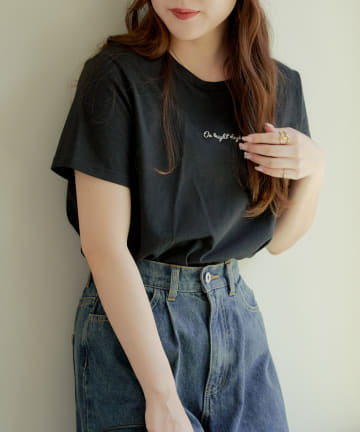 ラメロゴ刺繍入りＴ