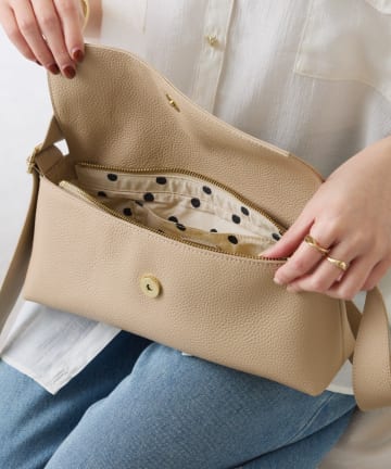 COLLAGE GALLARDAGALANTE(コラージュ ガリャルダガランテ) 《新色登場》【牛革/２WAY/500mlペットボトル収納可】シュリンクリンショルダーバッグ