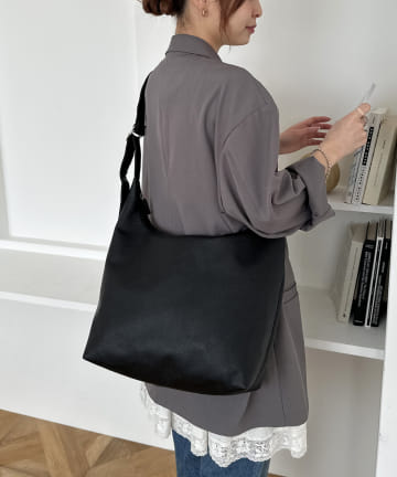 【A4サイズ収納可◎】ソフトラウンドワンショルダーバッグ