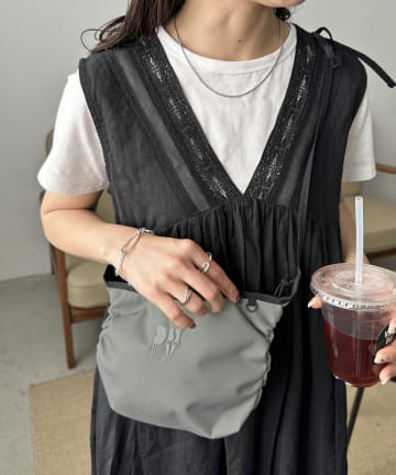 【軽量/フェスにピッタリ◎/長さを自由に変えられる】ナイロンサイドギャザーミニショルダーバッグ