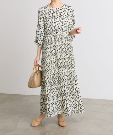 【小柄さんにも◎】フラワープリーツワンピース