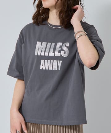 COLONY 2139(コロニー トゥーワンスリーナイン) MILESラメロゴTシャツ