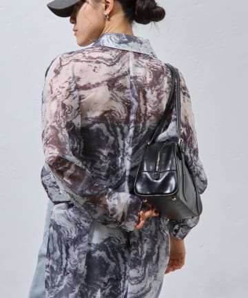 COLONY 2139(コロニー トゥーワンスリーナイン) シアープリントドルマンシャツ