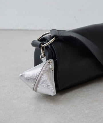 BEARDSLEY(ビアズリー) レザートライアングルポーチ