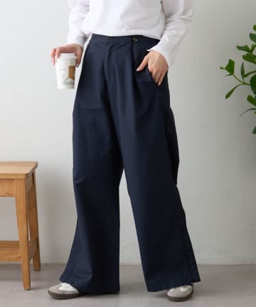パイピングラインタックワイドパンツ