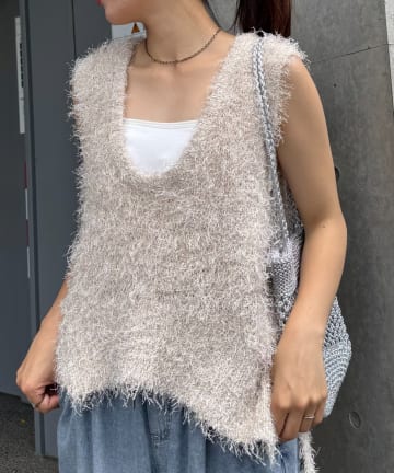 CIAOPANIC TYPY(チャオパニックティピー) 深Ｕメランジフェザーベスト