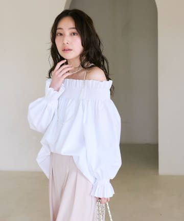 La boutique BonBon(ラブティックボンボン) 【大人ガーリー】オフショルバックリボンブラウス