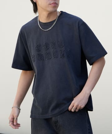 COLONY 2139(コロニー トゥーワンスリーナイン) スプレー加工アップリケロゴTシャツ