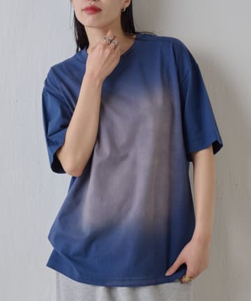 COLONY 2139(コロニー トゥーワンスリーナイン) フロントスプレーTシャツ