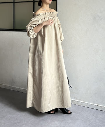 Thevon.(ゼヴォン) シャーリングネックオフショルワンピース