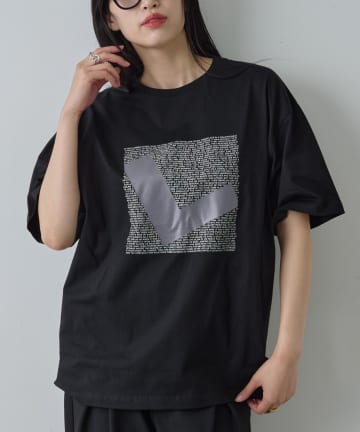 COLONY 2139(コロニー トゥーワンスリーナイン) コードプリントTシャツ