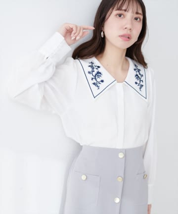 natural couture(ナチュラルクチュール) 【WEB限定】配色刺繍衿レトロブラウス