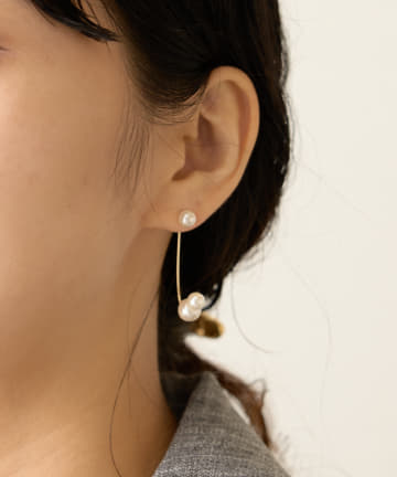 3パールカーブピアス