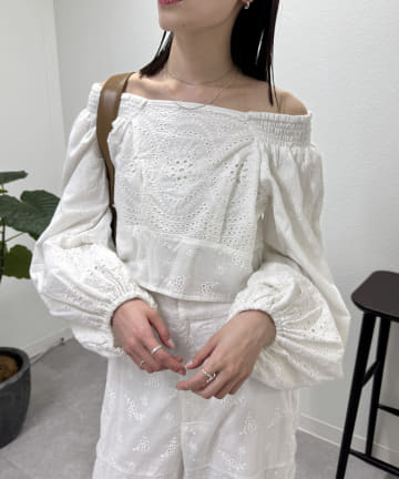 パネルレースブラウス