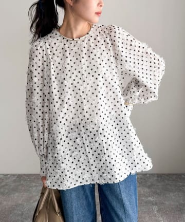 FREDY & GLOSTER(フレディ アンド グロスター) 3D刺繍ドットチュニックブラウス