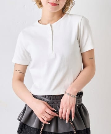 WHO’S WHO gallery(フーズフーギャラリー) 【一部予約/２サイズ 】ヘンリーネックTEE