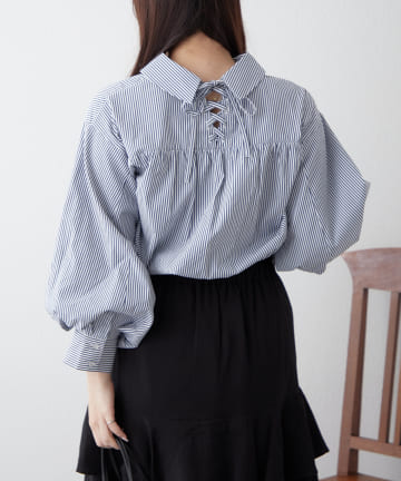 NICE CLAUP / OLIVE des OLIVE OUTLET(ナイスクラップ  / オリーブ デ オリーブ アウトレット) 【春の新作】【ON・OFF問わず着まわせる】後レースアップＡラインブラウス