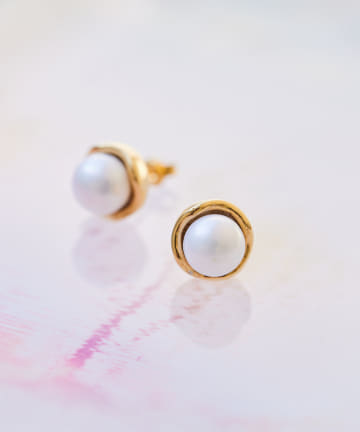 ear PAPILLONNER(イア パピヨネ) 《WEB限定/スターリングシルバー使用》枠付きパールピアス