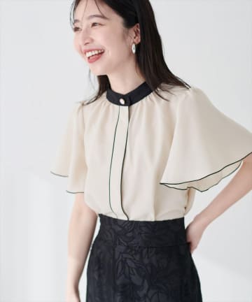 natural couture(ナチュラルクチュール) 【WEB限定】デザイン釦配色フレア袖ブラウス