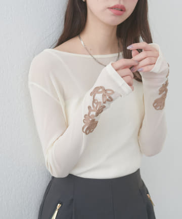 natural couture(ナチュラルクチュール) ネットチュール配色柄刺繍プルオーバー