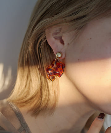 ear PAPILLONNER(イア パピヨネ) 花びらピアス