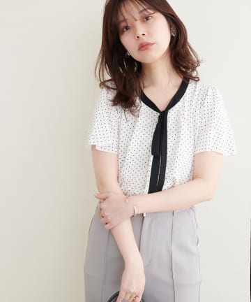 natural couture(ナチュラルクチュール) 【WEB限定】配色リボンタイフレアスリーブブラウス