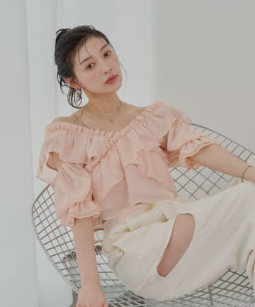 Chico(チコ) 【5色展開】シアーフラワーショルダースリットフリルブラウス