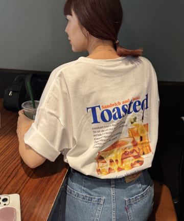 DISCOAT(ディスコート) 【WEB限定】トーストプリントビッグTシャツ《ユニセックス》