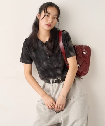 WHO’S WHO gallery(フーズフーギャラリー) アソートヘンリーネックTEE