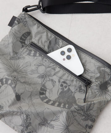 ear PAPILLONNER(イア パピヨネ) 【BURLAP OUTFITTER×sampo×ear】ワオキツネザル柄ショルダーバッグ