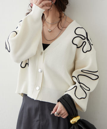 NICE CLAUP / OLIVE des OLIVE OUTLET(ナイスクラップ  / オリーブ デ オリーブ アウトレット) ラインコード刺繍ニットカーデ