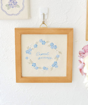 salut!(サリュ) ネモフィラ刺繍パネル