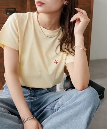 DISCOAT(ディスコート) 【9色展開】線抜きハート刺繍コンパクト半袖Tシャツ《WEB限定》