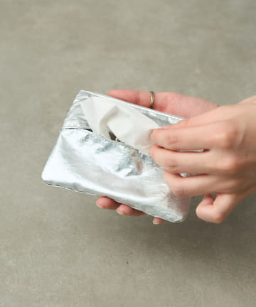 BIRTHDAY BAR(バースデイバー) メタリックティッシュポーチ