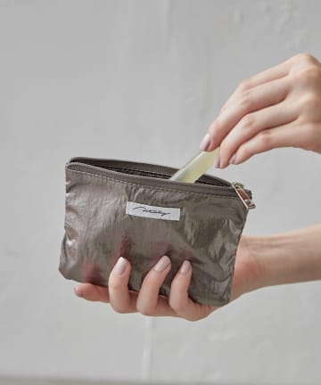 BIRTHDAY BAR(バースデイバー) メタリックティッシュポーチ