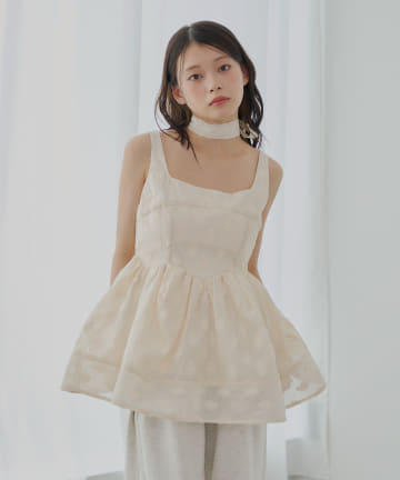Chico(チコ) 【SALON by Chico】アシメリボンボリュームフラワーキャミチュニック
